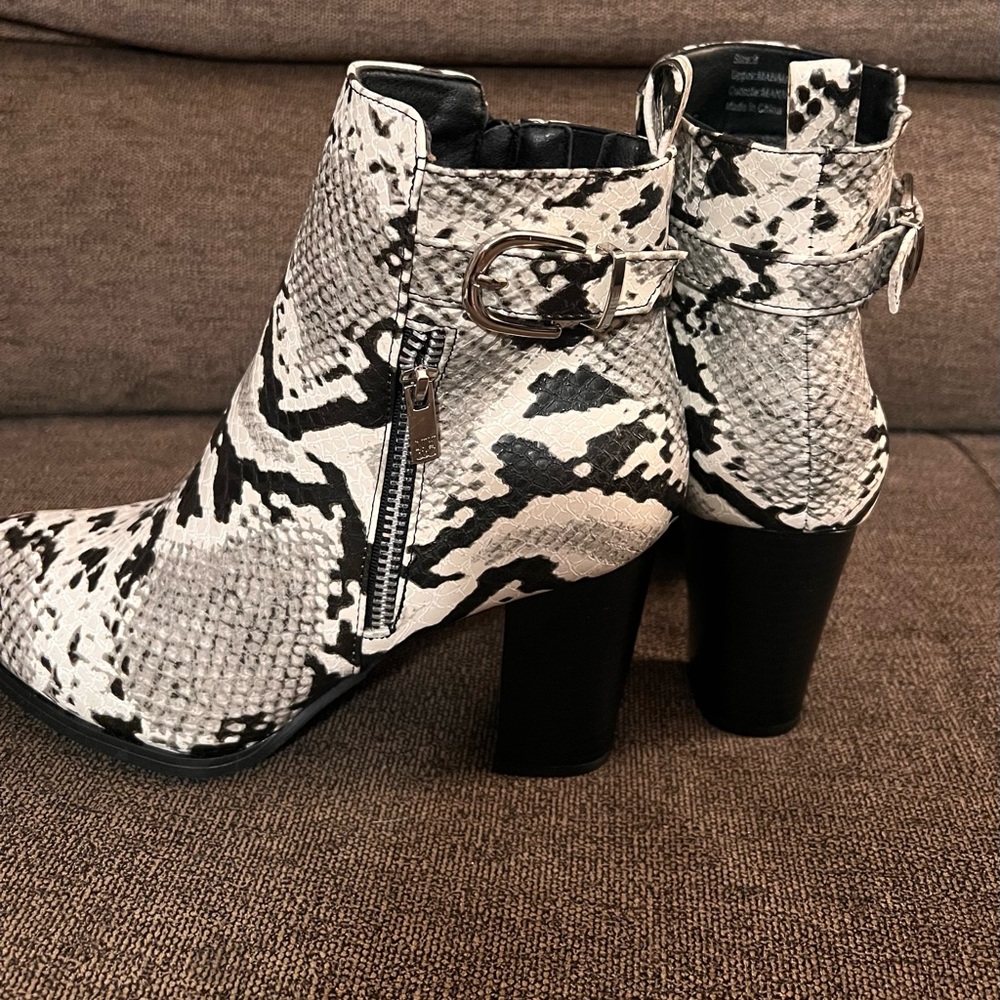 NY&Co Snakeskin Ankle Boots 9